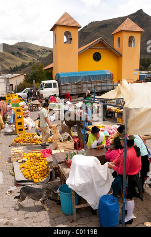 Prese a Zumbahua indigeni mercato del sabato, Ecuador, vicino a Latacunga e Lago di Quilotoa Foto Stock