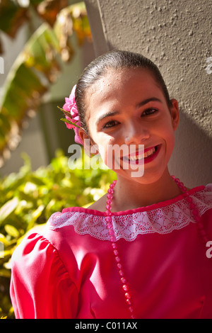 Ballerini tradizionali in costume durante il Festival di San Sebastian in San Juan, Porto Rico. Foto Stock