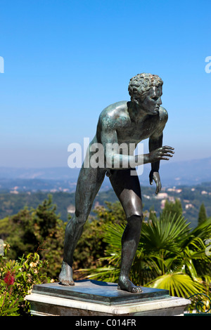 Statua nel giardino del palazzo Achillion vicino a Gastouri, Est Corfu, Corfu, Isole Ionie, Grecia, Europa meridionale Foto Stock