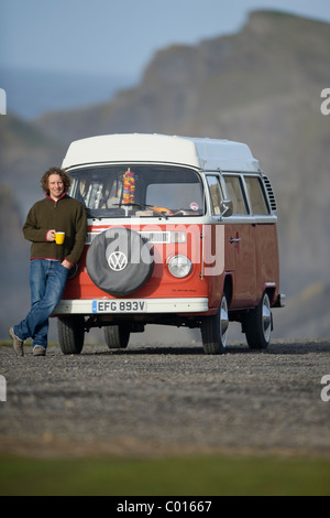 Martin Dorey con il suo furgone in cui egli è in giro per il Regno Unito come parte di una BBC2 serie denominata "un uomo e il suo camper", Foto Stock