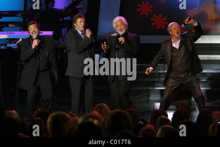 Il Osmonds Osmonds Il celebrano il loro cinquantesimo anniversario con un concerto presso l'Hotel Orleans Showroom di Las Vegas, Nevada - Foto Stock