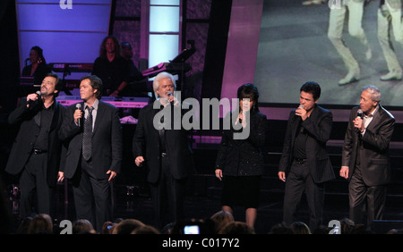 Il Osmonds Osmonds Il celebrano il loro cinquantesimo anniversario con un concerto presso l'Hotel Orleans Showroom di Las Vegas, Nevada - Foto Stock