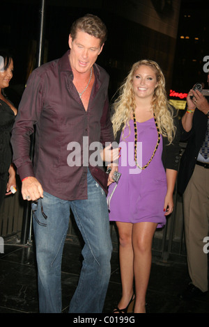 David Hasselhoff e la figlia Hayley Hasselhoff Celebrity passerella per carità Fashion Show all'Altopiano, Hollywood, CA - Foto Stock