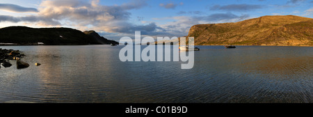 Luce della Sera su un fiordo a Torngat Mountains National Park, Terranova e Labrador, Canada Foto Stock