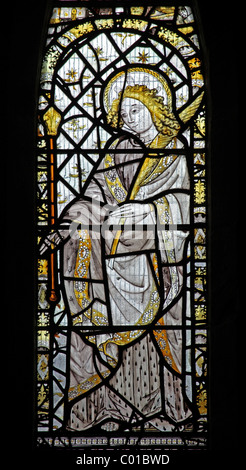 Un sedicesimo secolo vetrata raffigurante San Giovanni Evangelista, St Eata è la Chiesa, Atcham, Shropshire Foto Stock