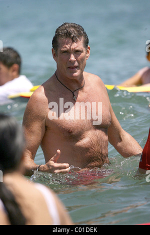 Stella di Baywatch David Hasselhoff è stata nuovamente in acqua che lavora per la sua carità a insegnare Inner City i bambini le competenze di Foto Stock