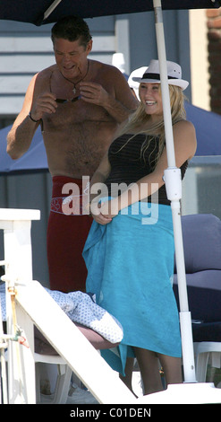 Stella di Baywatch David Hasselhoff è stata nuovamente in acqua con l'aiuto di con la figlia Hayley Ambra Hasselhoff, lavorando per la sua Foto Stock