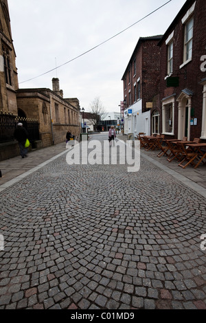 Pavimentato street nel centro della città di Sheffield South Yorkshire Inghilterra Foto Stock