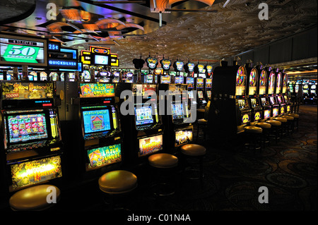 Le slot machines nel 5-star Hotel Mirage, Las Vegas, Nevada, Stati Uniti d'America, America del Nord Foto Stock