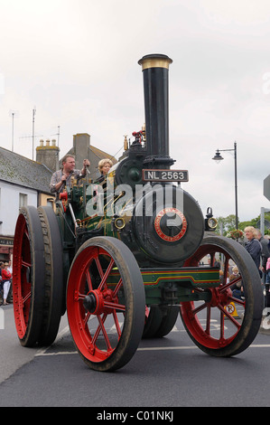 Il vapore il trattore in funzionamento, locomotiva stradale come un trattore agricolo, Birr, nella contea di Offaly, Midlands, Repubblica di Irlanda Foto Stock