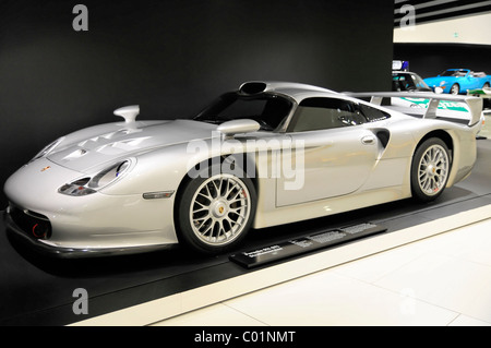 Porsche 911 GT1 versione street, costruito nel 1997, Porsche Museum di Stoccarda, Baden-Wuerttemberg, Germania, Europa Foto Stock