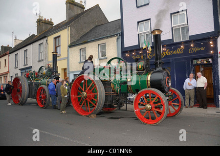 Il vapore il trattore in funzionamento, locomotiva stradale come un trattore agricolo, Birr, nella contea di Offaly, Midlands, Repubblica di Irlanda Foto Stock