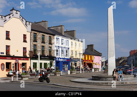 Centro città di Clifden, Connemara, nella contea di Galway, Repubblica di Irlanda, Europa Foto Stock