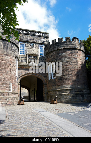 Skipton, l'ingresso al Castello di Skipton dalla città di High Street. North Yorkshire Regno Unito Foto Stock