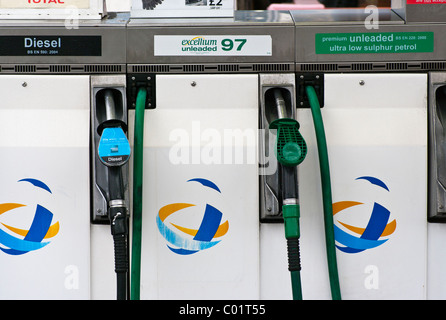 Piazzale della benzina pompe Foto Stock