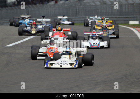 Gara delle storiche vetture di Formula 1, di fronte Rob Austin nel Surtees TS19 dal 1978, Oldtimer-Grand-Prix 2010 per vintage Foto Stock