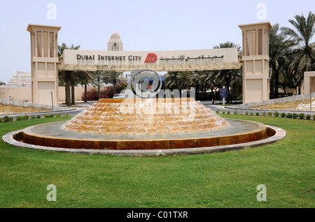 Ingresso di Dubai Internet City, Dubai, Emirati Arabi Uniti, Medio Oriente Foto Stock