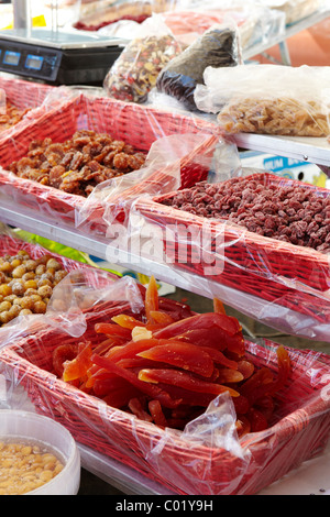 Frutta secca in un mercato di Roma, Italia Foto Stock