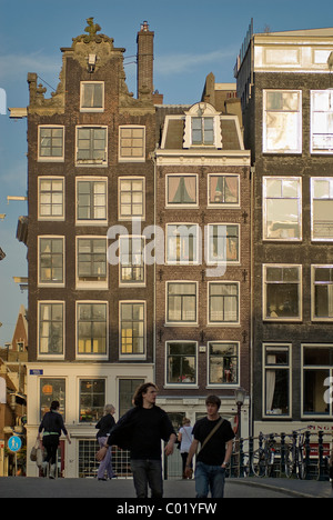 Tipiche case a graticcio, Herengracht nel quartiere Jordaan, Amsterdam, Paesi Bassi, Europa Foto Stock