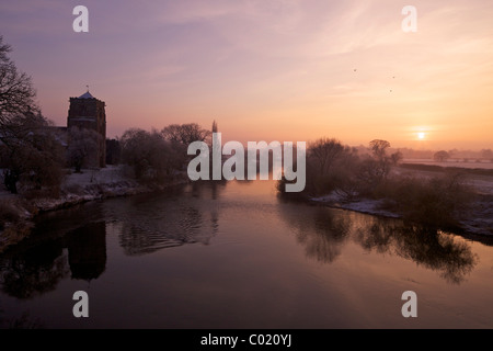 I primi di novembre la neve, Atcham Chiesa, fiume Severn, Shropshire, Inghilterra, UK, Regno Unito, GB Gran Bretagna, Isole britanniche Foto Stock