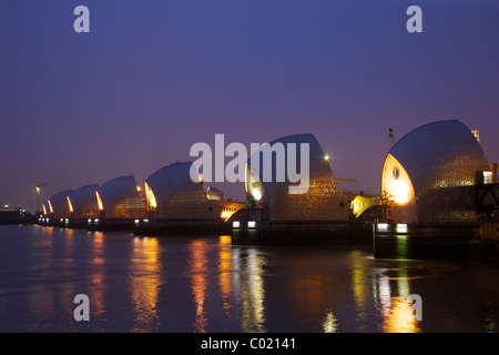 River Thames Flood Barrier, luce della sera, Woolwich, Greenwich, London, England, Regno Unito, Regno Unito, GB Gran Bretagna Foto Stock