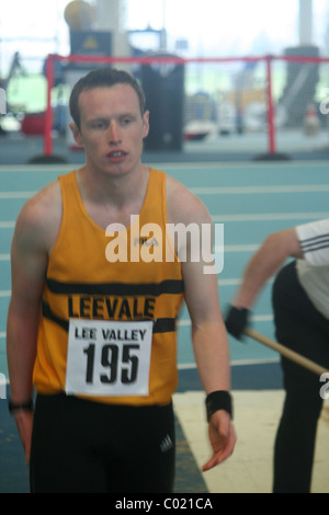 Denis Finnegan, lungo il ponticello, Lee Valley Ca, Lee Valley pista atletica, Londra giochi al coperto dopo il salto in lungo. Foto Stock