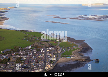 Fotografia aerea di Beaumaris Castle, Anglesey, Menai Strait, Gwynedd, il Galles del Nord, Cymru, UK, Regno Unito, GB, grande Britai Foto Stock