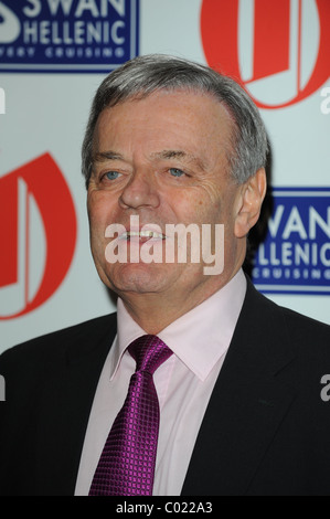 TONY BLACKBURN 2011 OLDIE OF THE YEAR AWARDS DI SIMPSON IN THE STRAND Londra Inghilterra 10 Febbraio 2011 Foto Stock