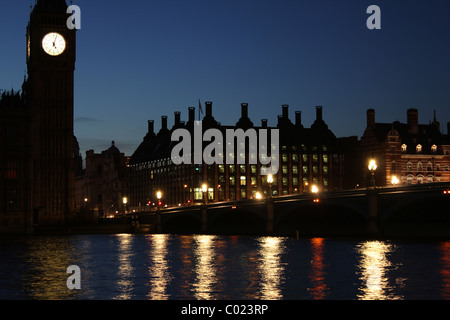 Westminster Bridge oltre il Tamigi Londra Inghilterra Foto Stock