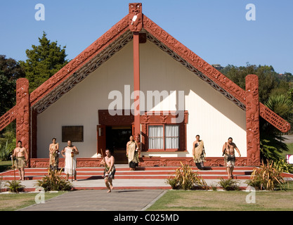 Prestazioni, Rotowhio Marae, Te Puia, Rotorua, Nuova Zelanda Foto Stock