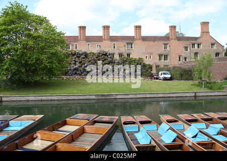 Sterline per noleggiare sulla camma di Cambridge di fronte Magdalene College Foto Stock
