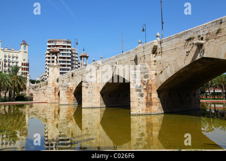 Puente del Mar, dai giardini di Turia Valencia, Spagna Foto Stock