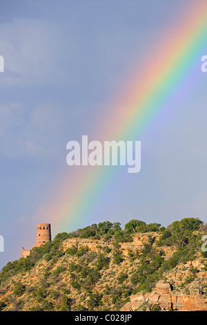 Torre di avvistamento e rainbow, Desert View Point, visto dal punto di Navajo, il Parco Nazionale del Grand Canyon, Arizona, Stati Uniti d'America Foto Stock