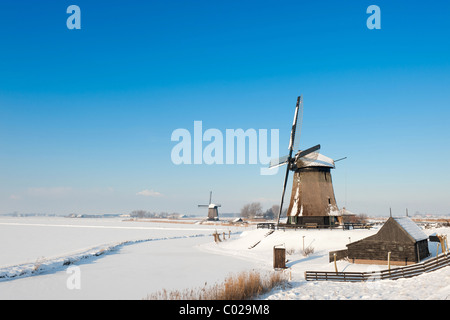 Bella winter windmill paesaggio Schermerhoorn in Paesi Bassi Foto Stock
