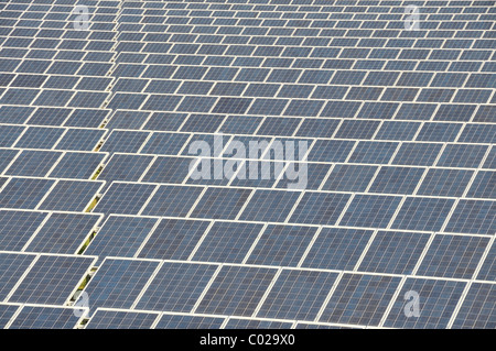 Spazio aperto impianti fotovoltaici, attualmente il più grande sito nella Renania settentrionale-Vestfalia, copre un area di 80.000 metri quadrati Foto Stock