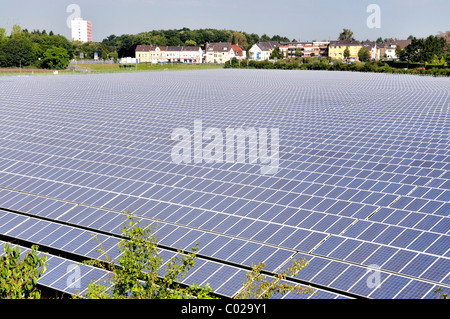 Spazio aperto impianti fotovoltaici, attualmente il più grande sito nella Renania settentrionale-Vestfalia, copre un area di 80.000 metri quadrati Foto Stock