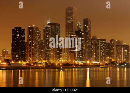 Night Shot, Aon Center, due Prudential Plaza, John Hancock Center, Diamond Tower, skyline, il lago Michigan, Chicago, Illinois Foto Stock