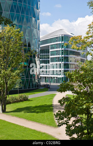 Edificio per uffici per la Westhafen Tower dell'OFA, progettato dagli architetti Schneider + Schumacher e OFA lo sviluppo del progetto Foto Stock