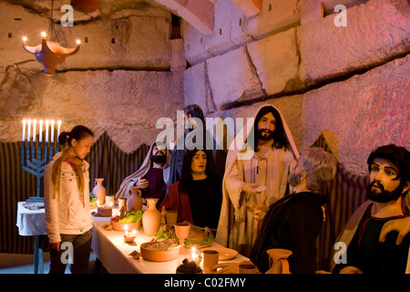 Una mostra di ultima Cena con full-sized figure impostato nel centro parrocchiale di Balzan in Malta. Foto Stock