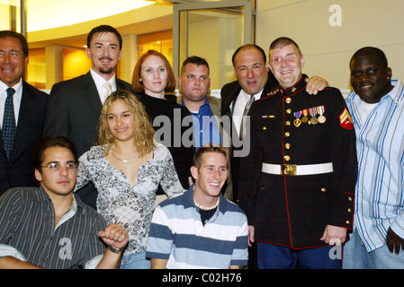 Jon Bartlett , John Jones, Crystal Davis, Alba Halfaker, Jake Schick, Bryan Anderson, James Gandolfini, Mike Jernigan un Dexter Foto Stock