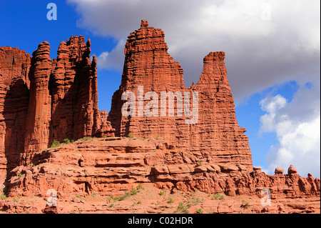 Torri di Fisher nel fiume Colorado per via navigabile vicino a Moab nello Utah, Stati Uniti d'America Foto Stock