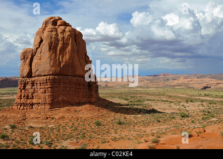 Le formazioni rocciose della torretta Arch Rock arch, Elephant Butte, finestra del Nord, Sud finestra, equilibrato, Rock Arches National Park, Moab Foto Stock