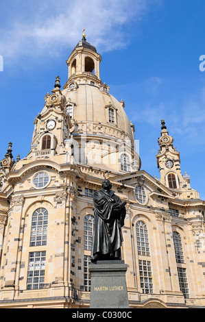 Memoriale di Martin Lutero di fronte la Frauenkirche, la Chiesa di Nostra Signora di Dresda, Sassonia, Germania, Europa Foto Stock