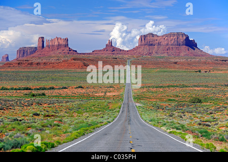 Vista della Monument Valley dall'autostrada 163, Northern Utah, Stati Uniti d'America Foto Stock