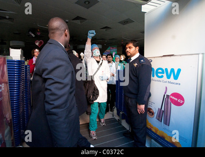 Uncut protestando stivali farmacia che sono presunti essere evitando di pagare le tasse al governo inglese London REGNO UNITO Foto Stock