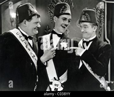 Figli del deserto 1934 Hal Roach/MGM film con Oliver Hardy a sinistra e Stan Laurel a destra Foto Stock