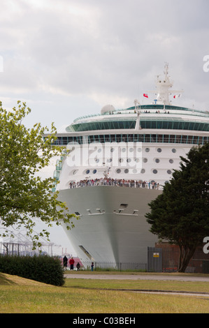 Royal Caribbean Cruise Lines indipendenza dei mari nave ormeggiata a Southampton mayflower park docks Foto Stock