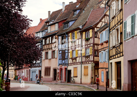 Metà storico-case con travi di legno, Colmar, Alsazia, Francia, Europa Foto Stock