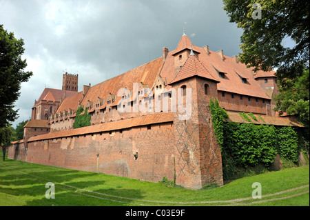 Castello di Malbork, precedentemente noto come Castello di Marienburg, la sede del Gran Maestro dei Cavalieri Teutonici, Malbork, Mazury, Polonia Foto Stock