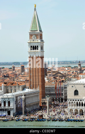 Campanile di San Marco e Campanile di San Marco la Basilica, il Museo Archeologico e il Palazzo Ducale e Piazza San Marco Foto Stock